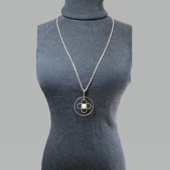 Baer SF Necklace with Flower Charm - Picture 2 of 3